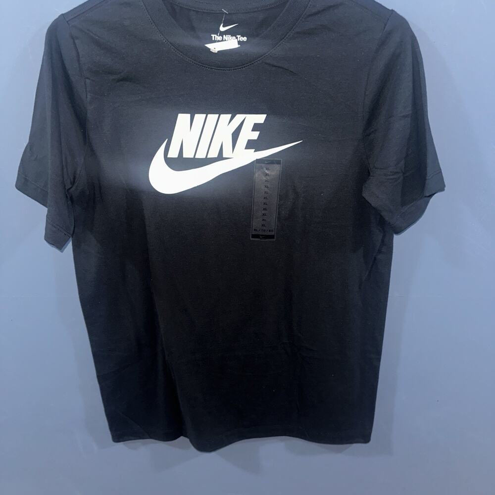Nike Boys Medium Black T-Shirt The Nike Tee NWT Gray White Logo